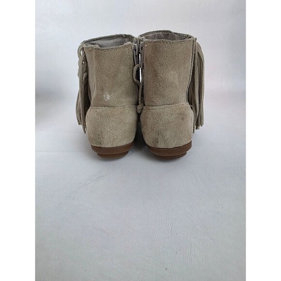 MinneTonka Suede Fringe Ankle Boots With Side Zippers Rivet Details & Rubber Sol - Picture 9 of 12
